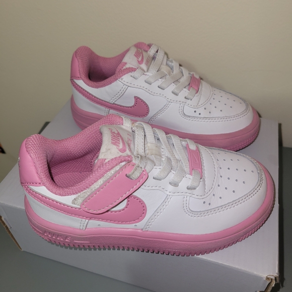 Girls Nike Air Force 1 Low Pink and White Sneakers - Picture 6 of 8
